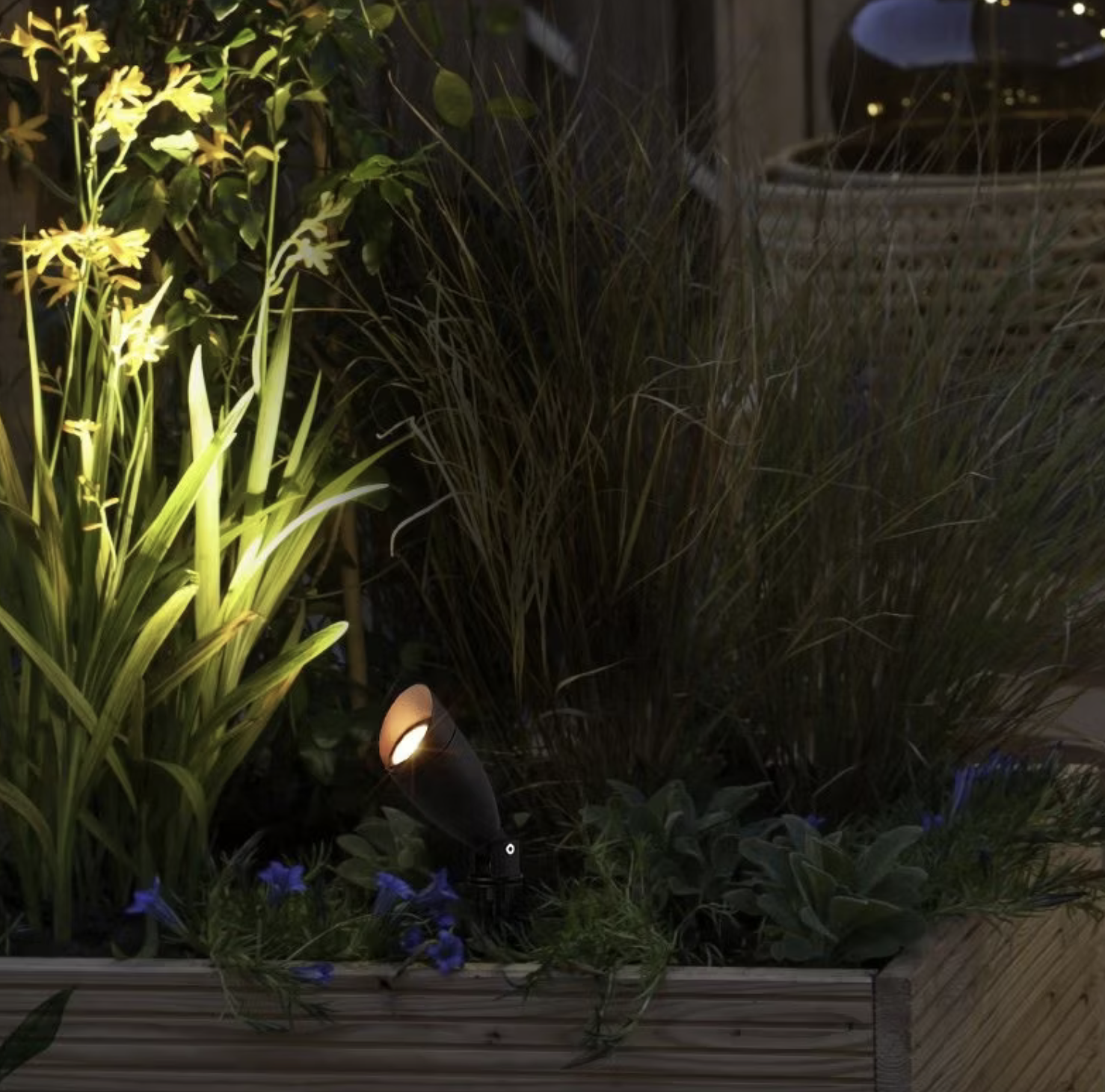 Foco estaca 220v 5w Aluminio Con Ampolleta - Imagen 2